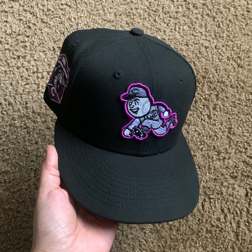 HatClub Exclusive Cincinnati Reds Fitted